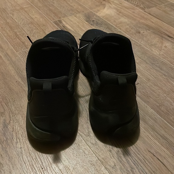 Nike Shoes - Picture 3 of 7